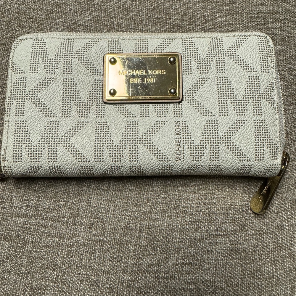 Michael Kors zip around wristlet